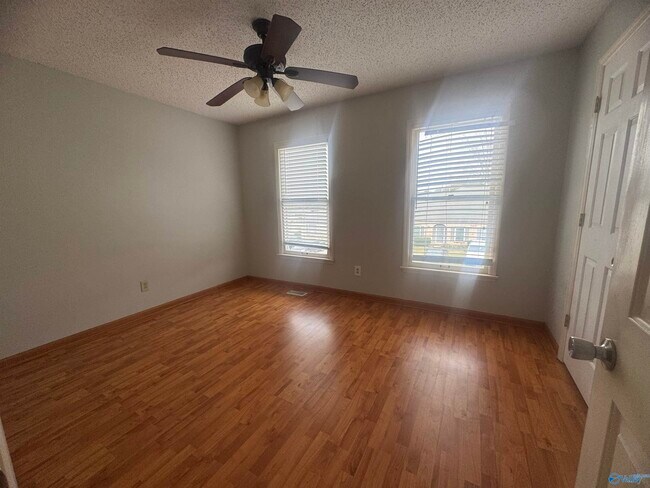 Foto del edificio - 210 Marinawoods Dr SE