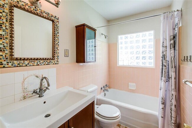 Foto del edificio - 3176 Delowe Dr