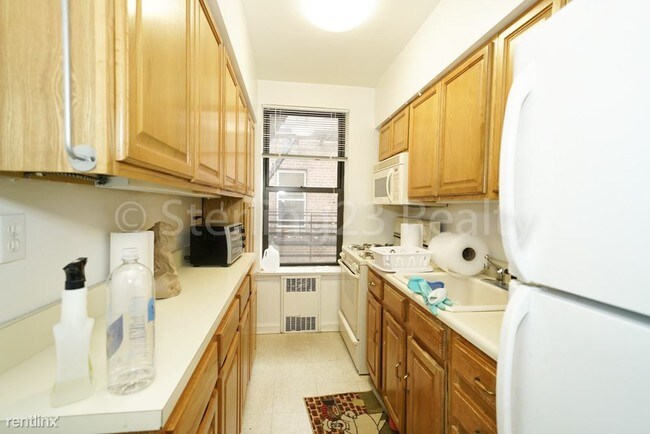 Building Photo - 1 br, 1 bath Apartment - 2506 30th Dr