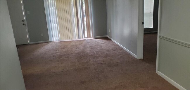 Building Photo - 17331 Red Oak Dr