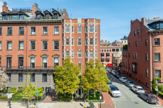 Alternate - 92 Beacon St