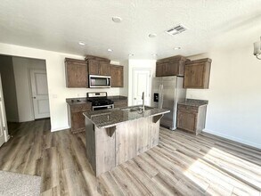 Building Photo - 3277 S Fossil Hls Dr