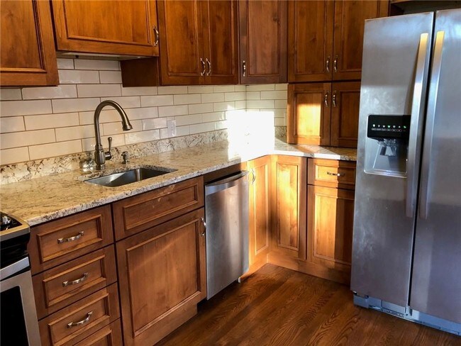 Building Photo - 401 Bellevue Ave