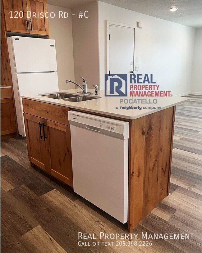 Building Photo - 3 Bedroom 1 Bath Apartment - Fiber Internet