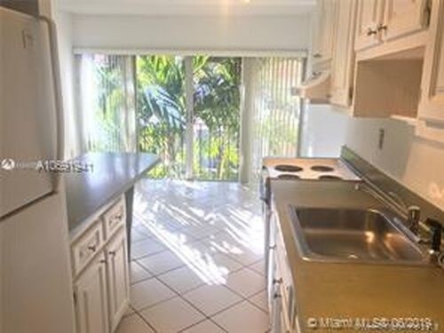 Foto del edificio - 9300 W Flagler St