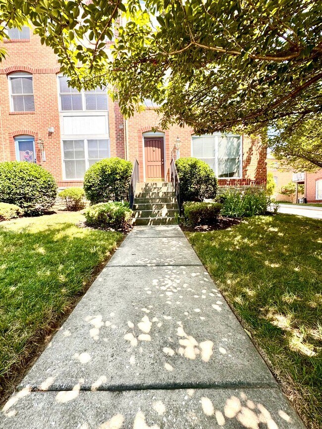 Building Photo - 2062 Clipper Park Rd