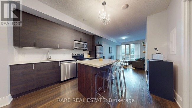 Photo du bâtiment - 560 Front St W