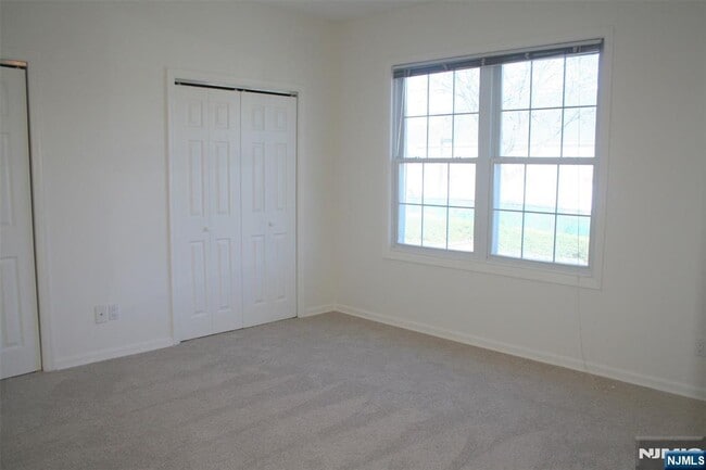 Building Photo - 16 N Maple Ave