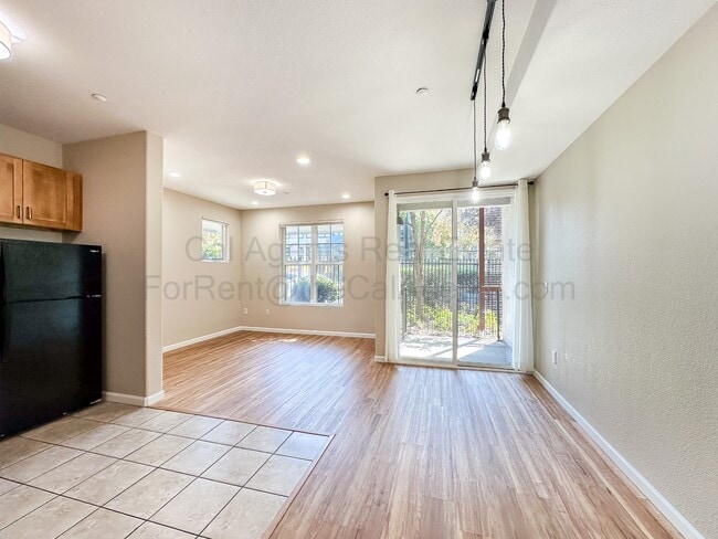 Photo - 1121 40th St Townhome
