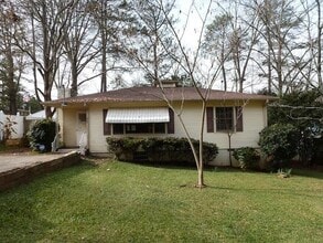 Building Photo - 215 Hillside Cir