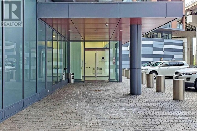 Building Photo - 20-1120 Bruyeres Mews