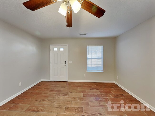 Building Photo - 2000 Lake Carolina Dr