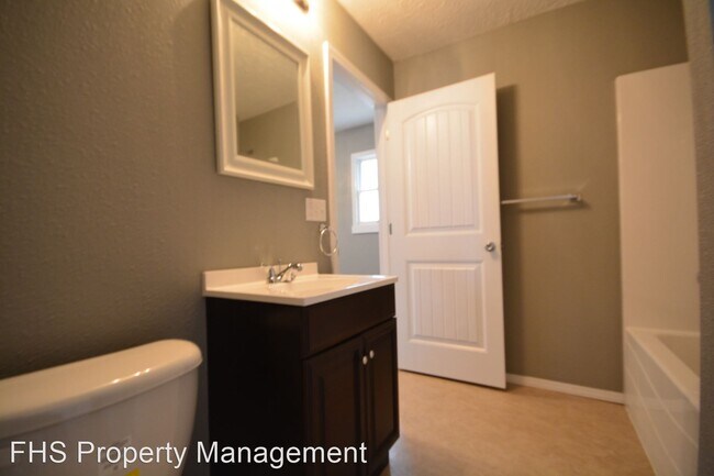 Building Photo - 4 br, 2 bath House - 700 W Ildereen Street