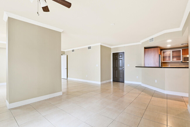Building Photo - 610 Clematis St