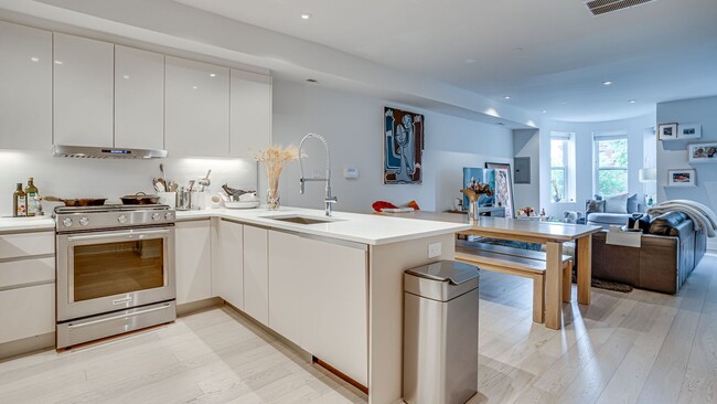 Photo - Luxurious Living in NW DC! House