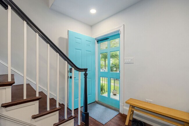 Foto del edificio - Beautiful 4 Bedroom Home off Of Cutshaw Ave! ***Available Early August 2026***