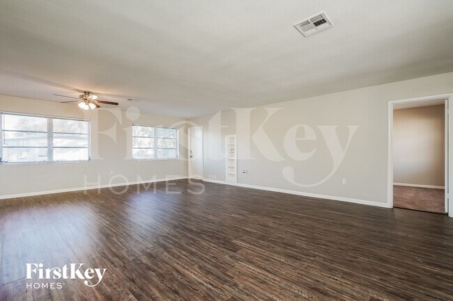 Building Photo - 21586 Edgewater Dr