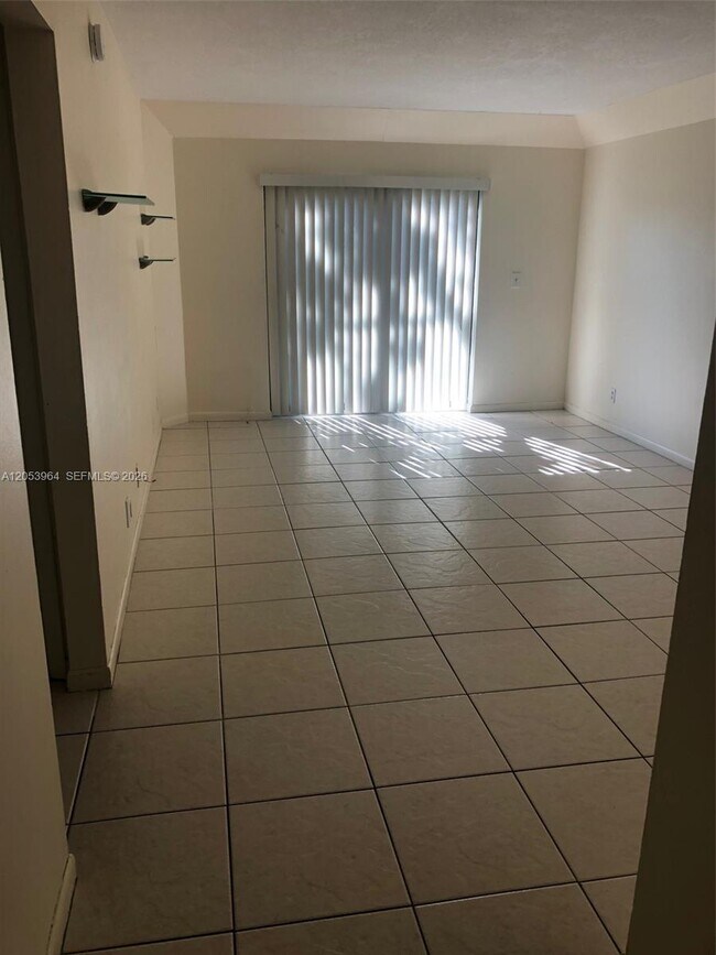 Foto del edificio - 11252 Royal Palm Blvd
