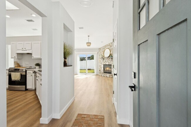 Foto del edificio - Adorable Newly Renovated 3/2