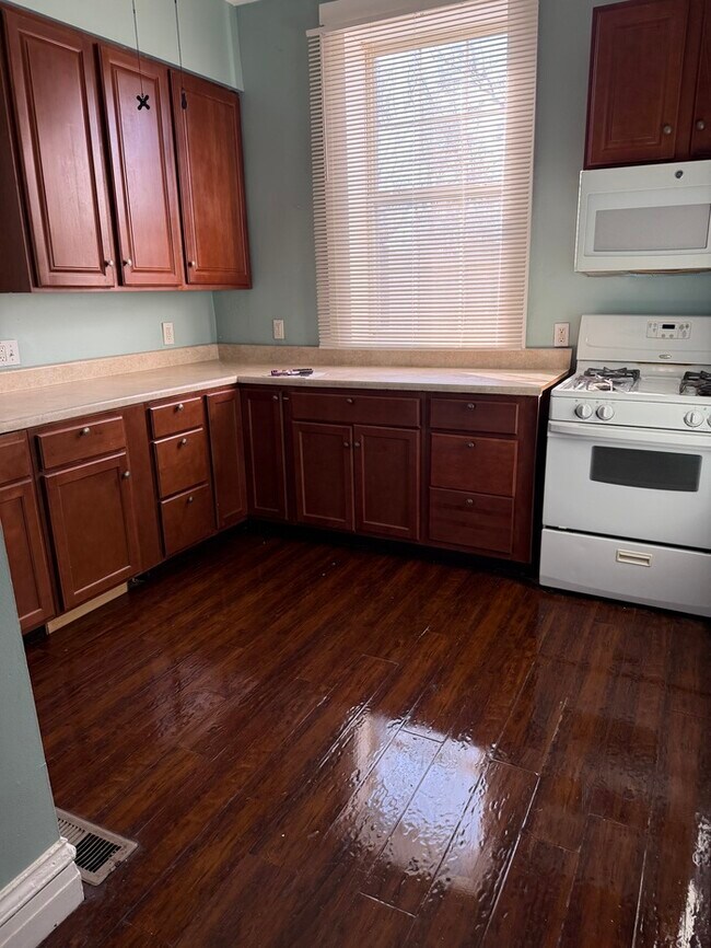 Foto del edificio - 6706 Raymond Ave