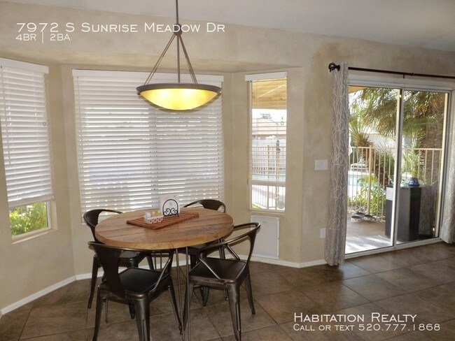 Building Photo - Large 4bd/2ba in Rita Ranch with Pool