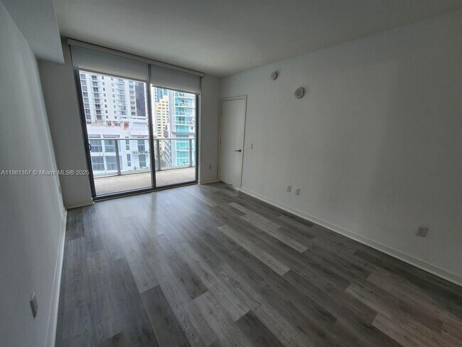 Building Photo - 1100S S Miami Ave