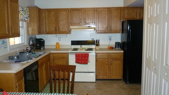 Building Photo - 5633 Lake Sharon Dr