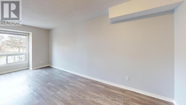 Photo du bâtiment - 1189 Nellis St