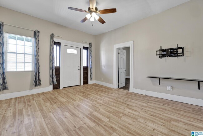 Foto del edificio - 2703 Dawson Ave SW