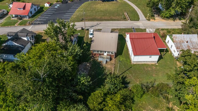 Building Photo - 120 E Oak St
