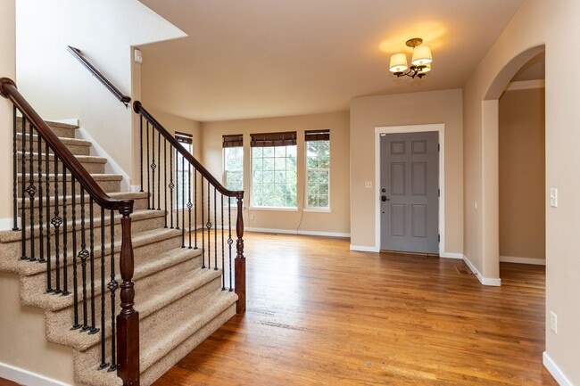 Building Photo - Elegant Home in Prime Location Near Privat...