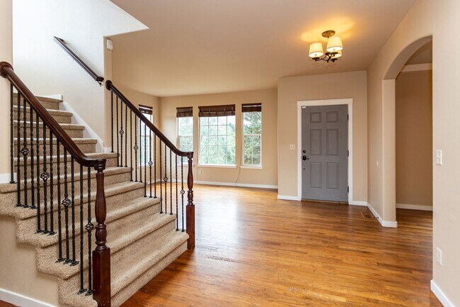 Foto del edificio - Elegant Home in Prime Location Near Privat...