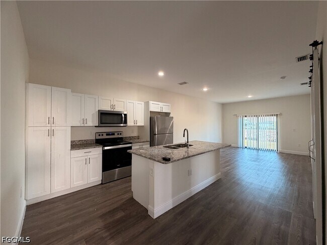 Foto del edificio - 454 Grant Blvd