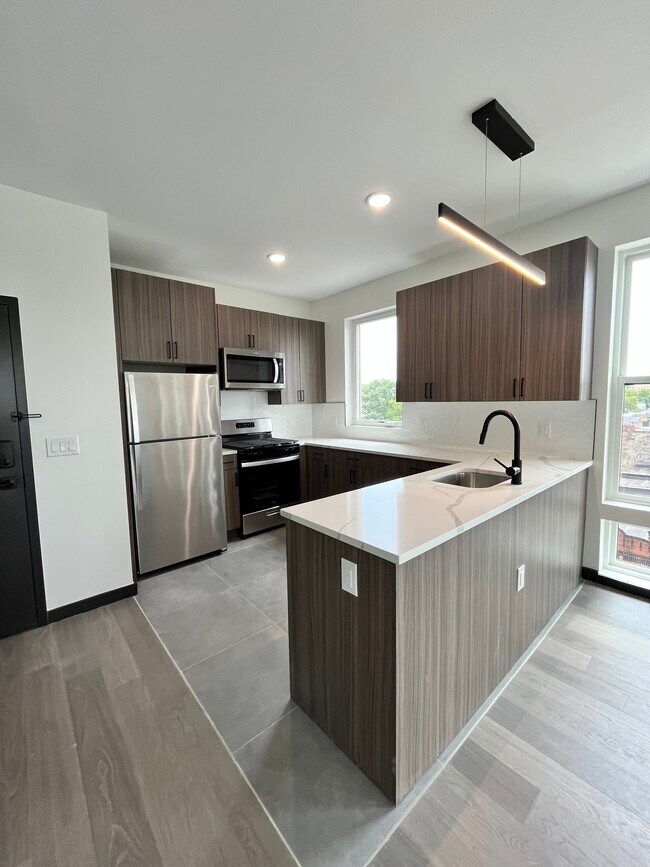 132 Avenida Mallory 501 - 138 Mallory Ave