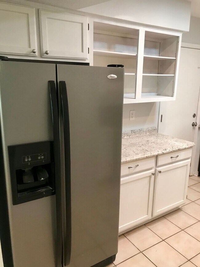 Foto del edificio - Coming Soon! Quaint Townhouse Located In T...