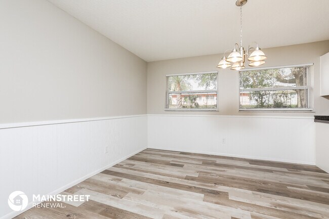 Building Photo - 17 E Celeste St