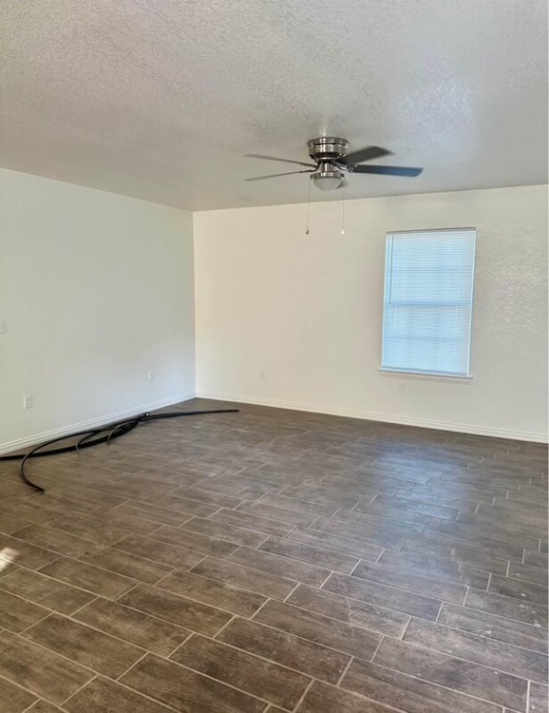 Building Photo - 1313 W Live Oak St