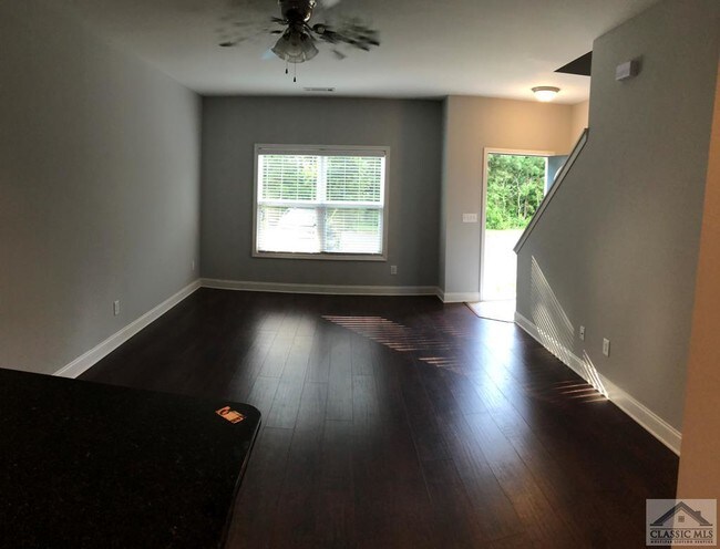 Building Photo - 1570 Binghampton Cir