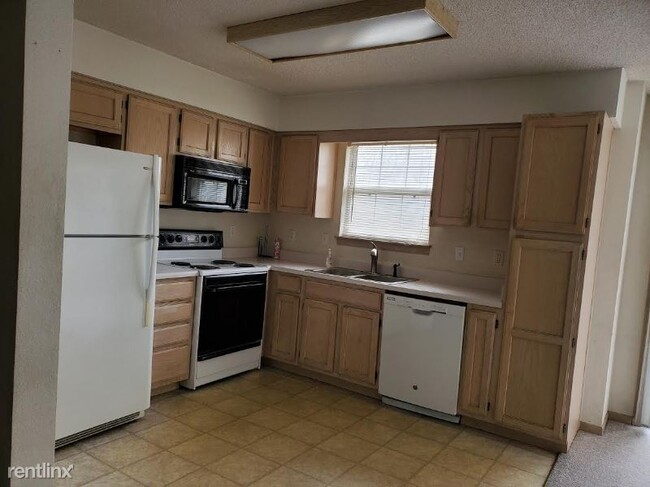 Building Photo - 2 br, 2.5 bath Townhome - 1003 Brentwood Ct
