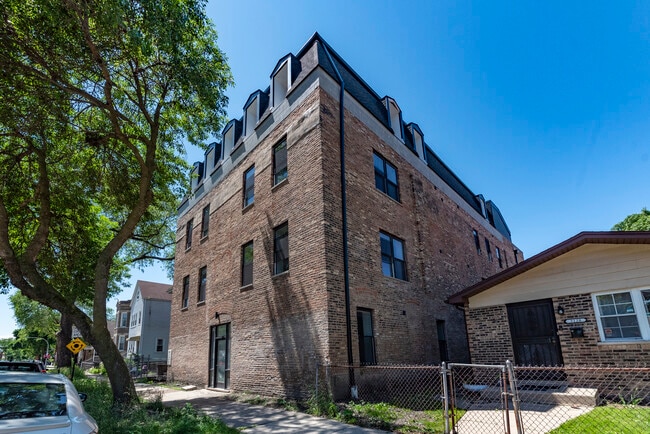 Building Photo - 3132 S Lituanica Ave