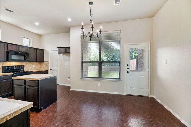 Foto del edificio - AVAILABLE NOW! Beautiful 3 Bedroom Duplex located in Lavon,Texas!