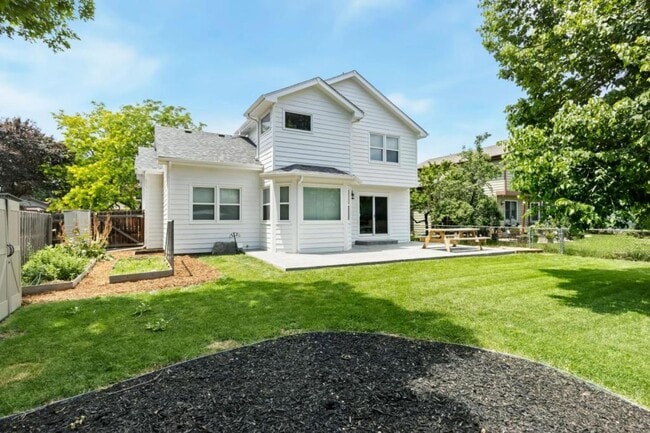 Foto del edificio - 4212 Fall River Dr