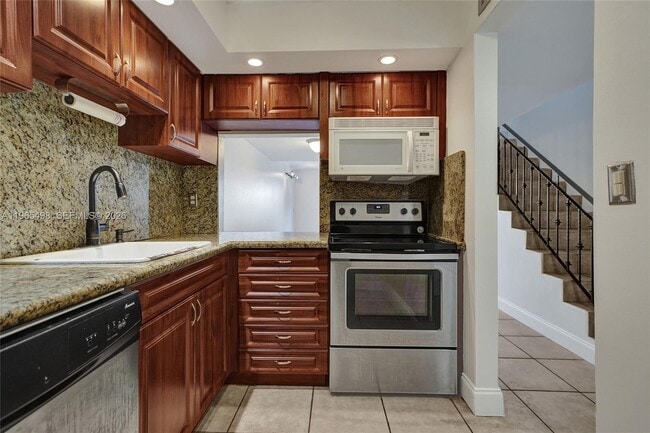 Building Photo - 4600 SW 67th Ave