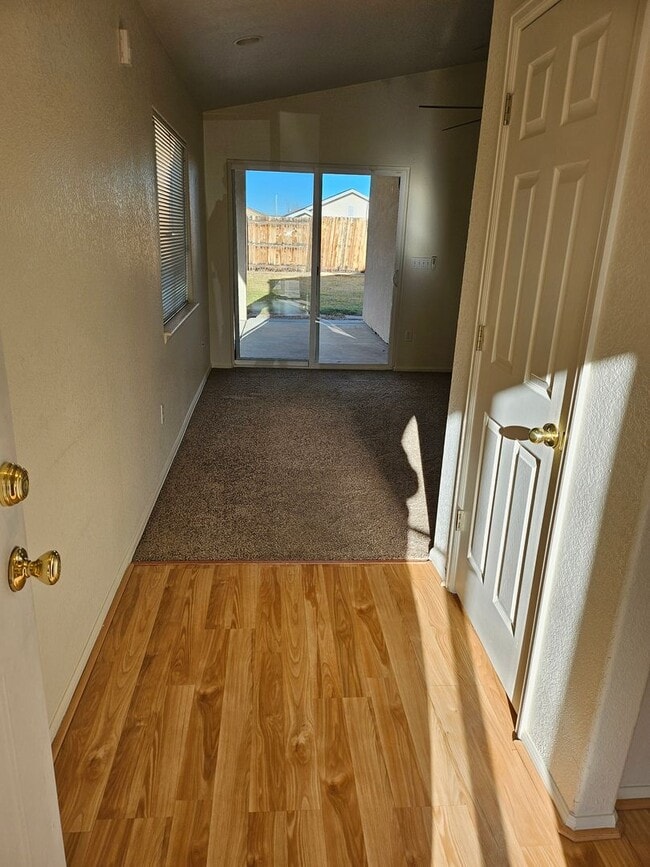 Foto del edificio - ALL PROSPECTIVE TENANTS MUST SUBMIT A $58 NON-REFUNDABLE APPLICATION FEE PER APPLICANT ONLINE AND...