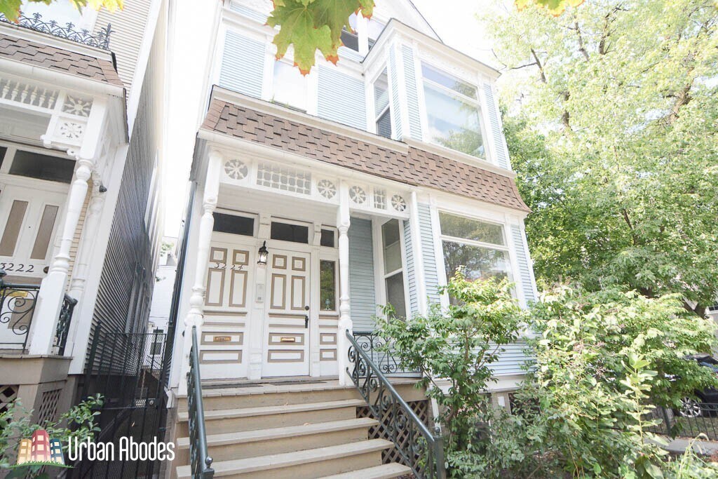 Primary Photo - 3224 N Racine Ave
