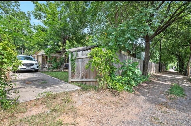 Building Photo - 1606 Walnut Ave