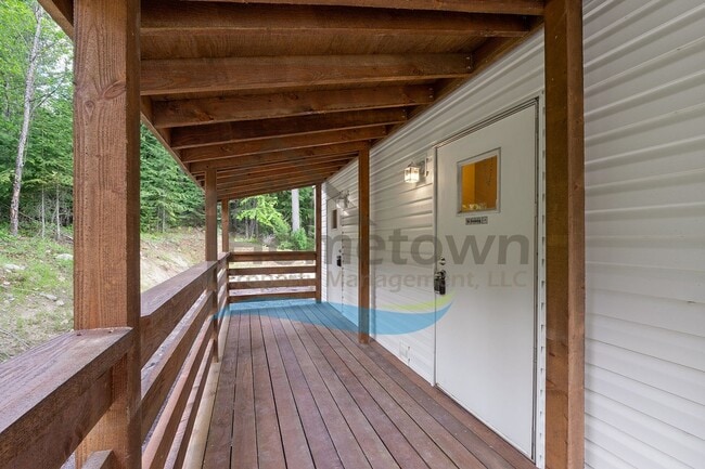 Building Photo - 2 Bedroom 2 Bath Home with Off Street Parking Available in Sagle!