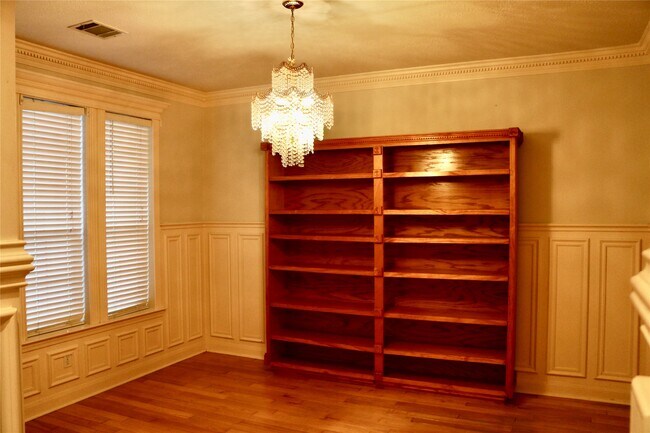 Foto del edificio - 3211 Cherry Forest Dr