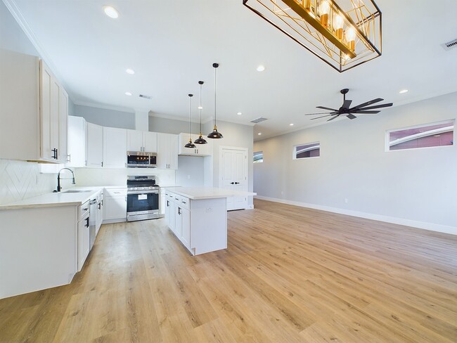 Building Photo - 5029 Creekmont Dr