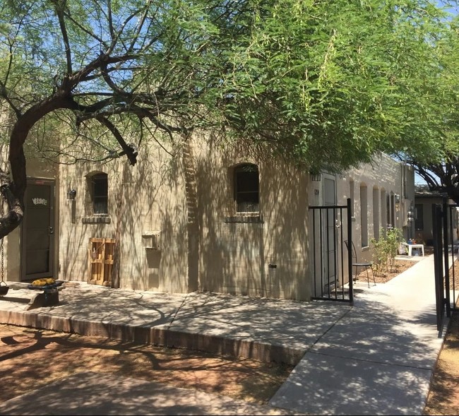 Building Photo - FQ Story Apartments